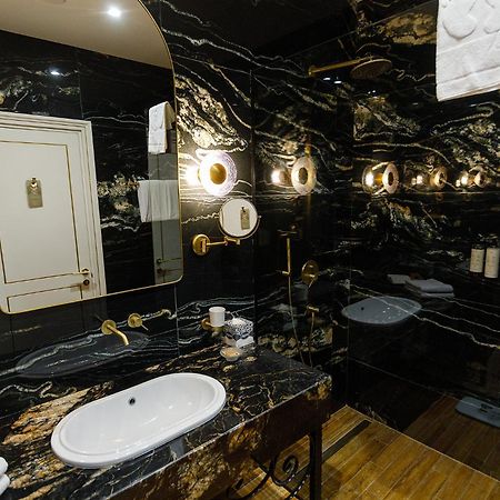 Ambassadori Tbilisi Hotel Exterior photo Bathroom