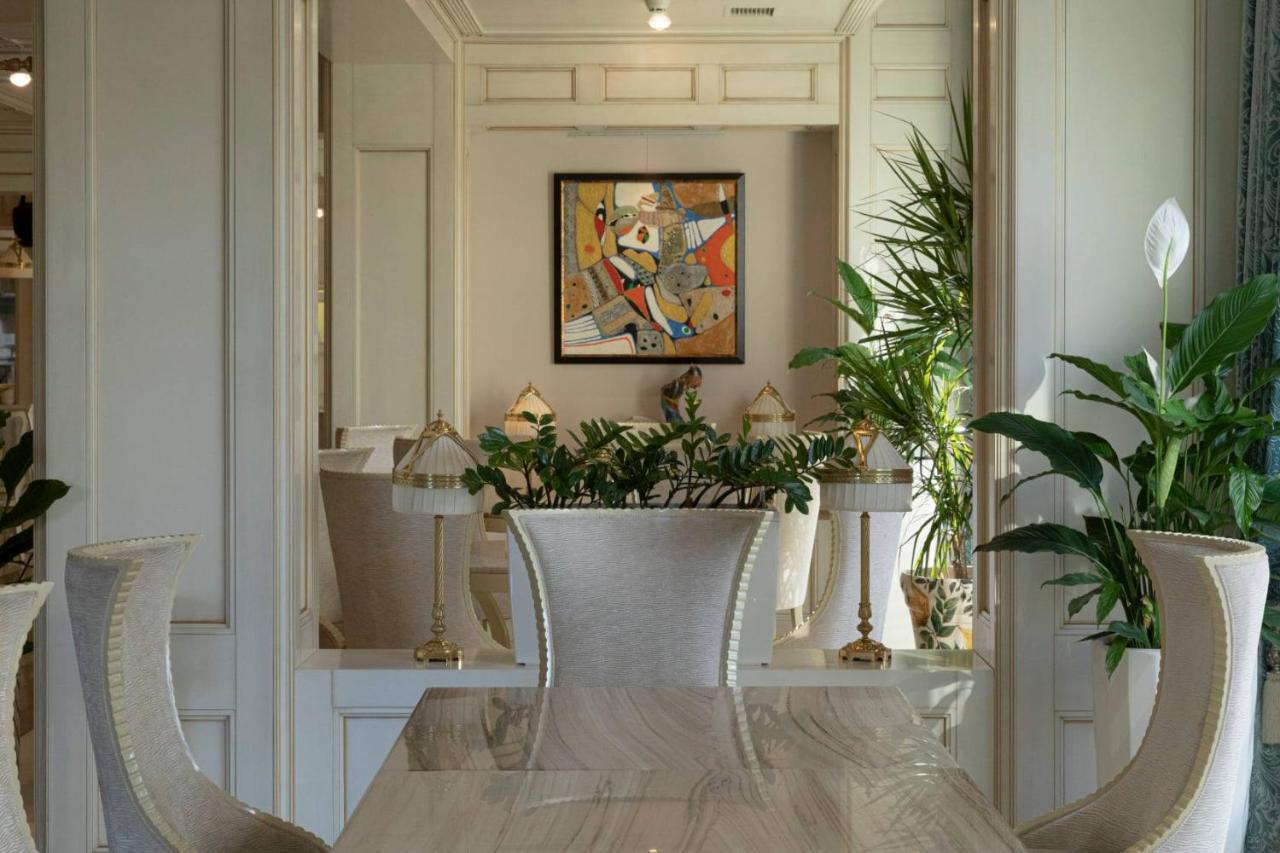 Ambassadori Tbilisi Hotel Exterior photo A dining room