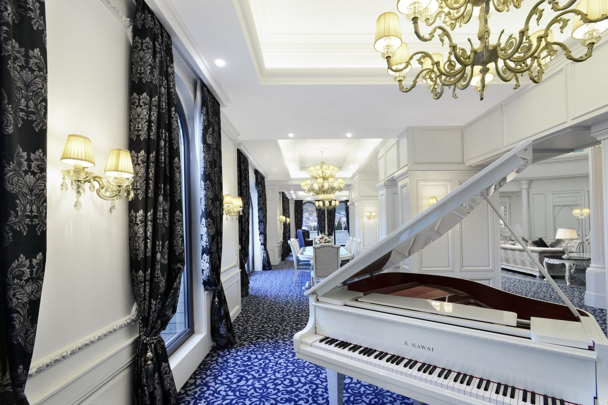 Ambassadori Tbilisi Hotel Exterior photo The interior of the hotel
