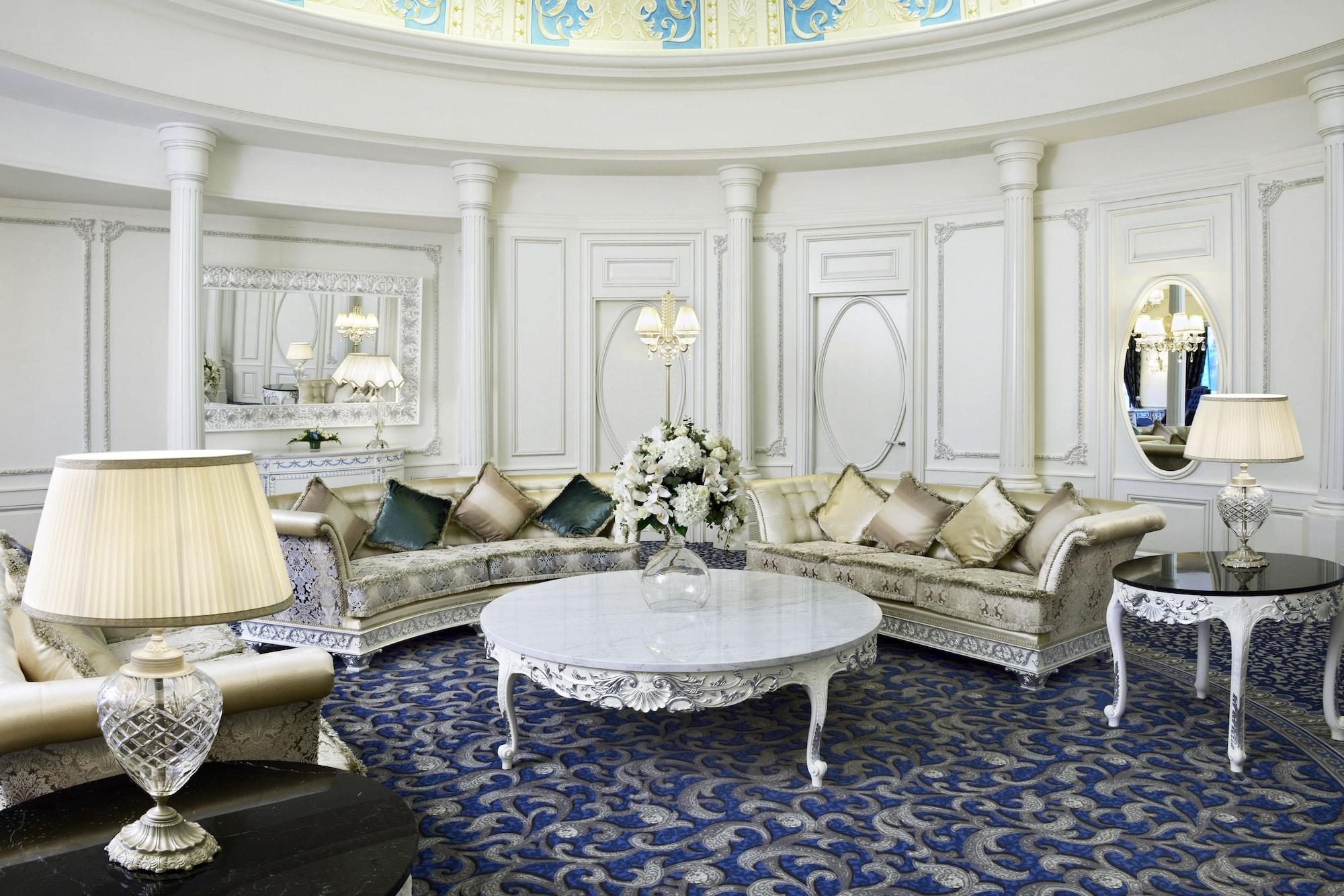 Ambassadori Tbilisi Hotel Exterior photo The interior of the hotel