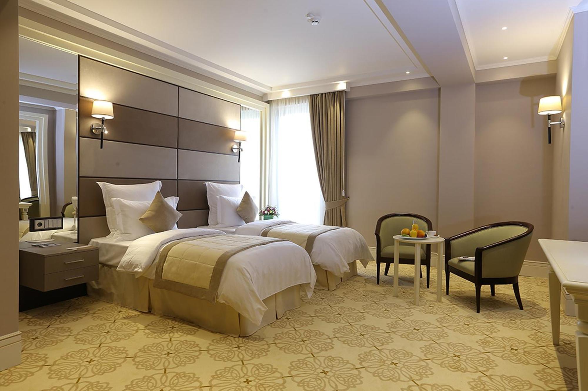 Ambassadori Tbilisi Hotel Room photo Deluxe Room