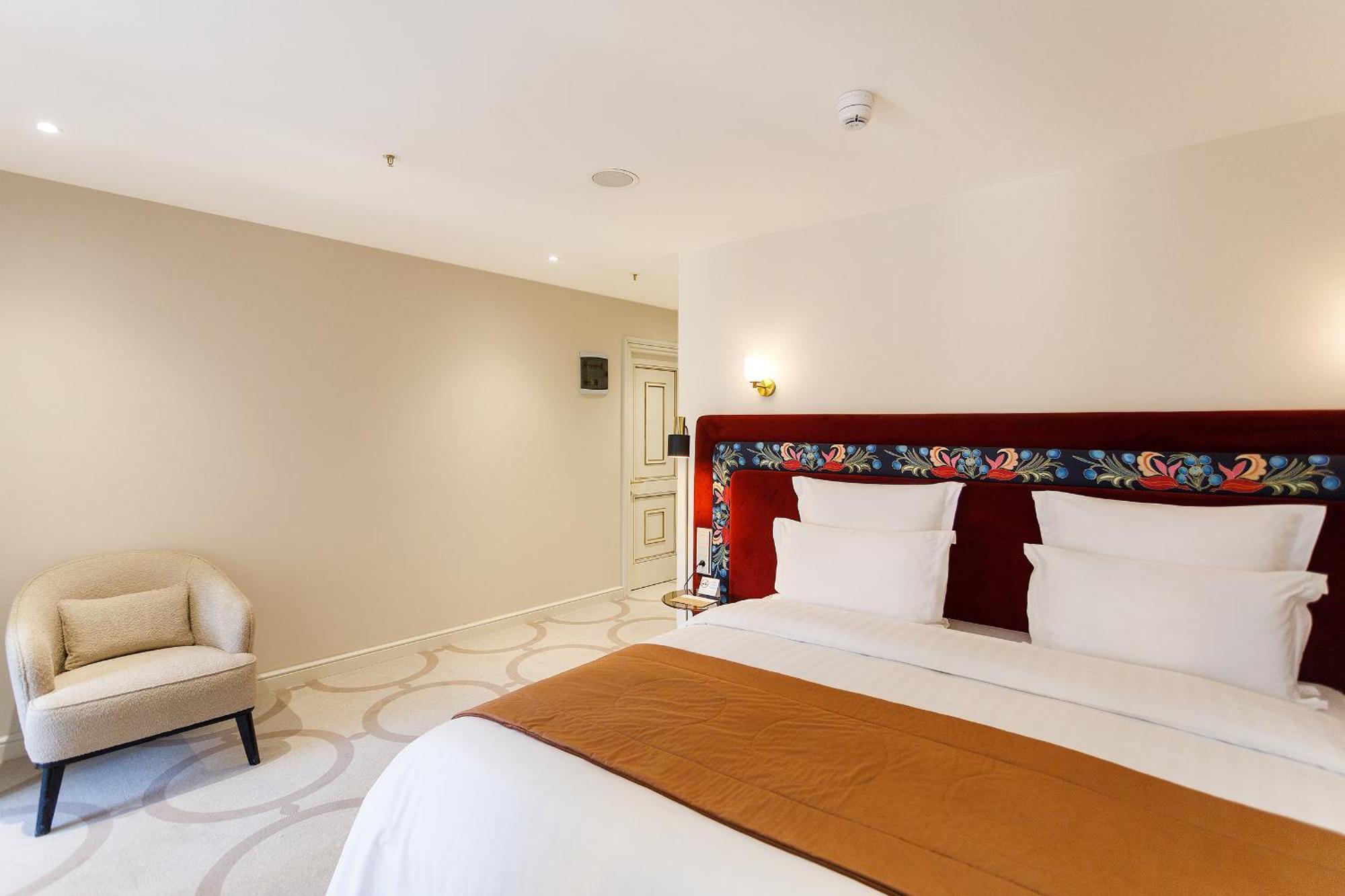 Ambassadori Tbilisi Hotel Exterior photo Deluxe Room