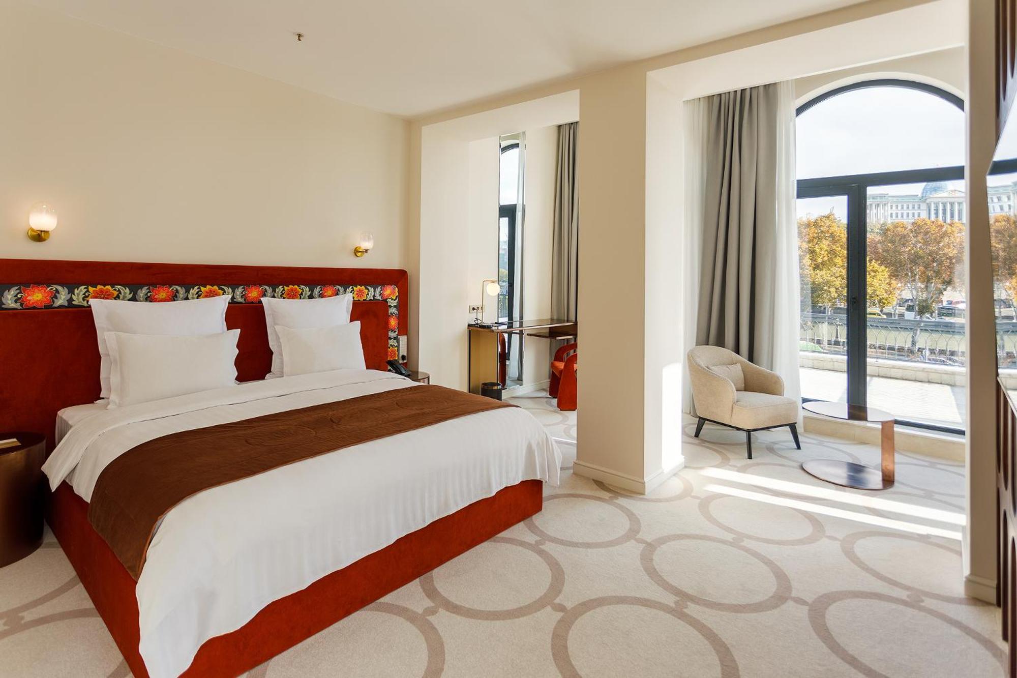 Ambassadori Tbilisi Hotel Exterior photo A room at the hotel