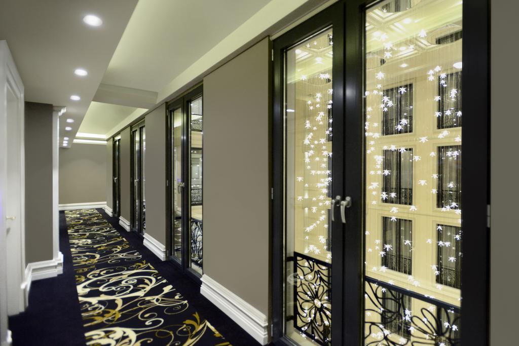 Ambassadori Tbilisi Hotel Exterior photo The interior of the hotel